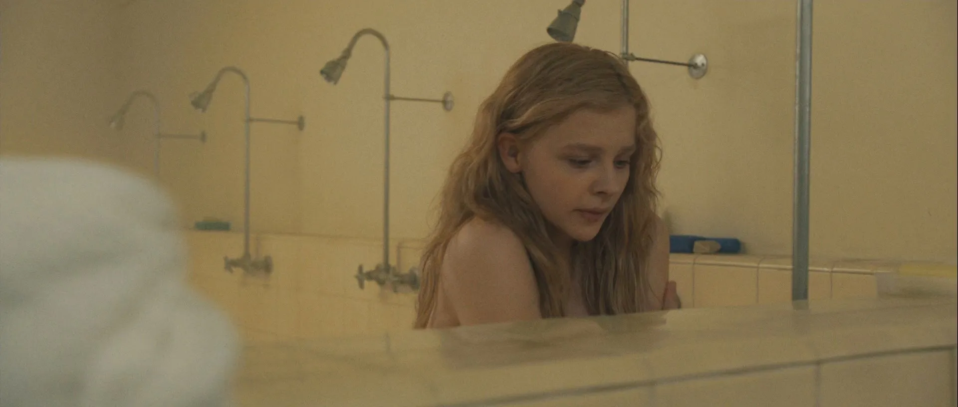 Carrie 2013 Hindi – English Dual Audio WEB-DL 720p – 480p – 1080p